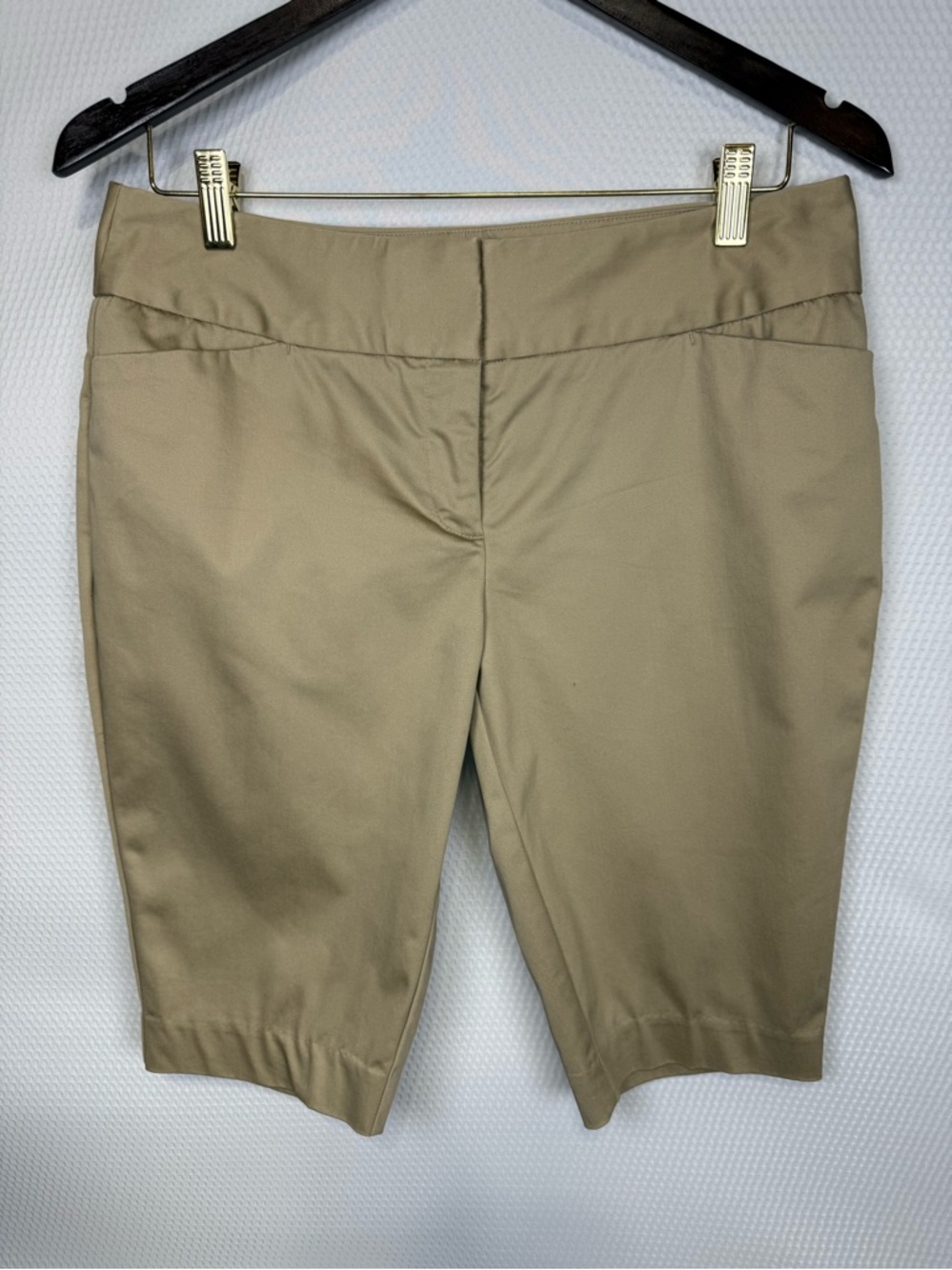 Worthington Modern Fit Bermuda Shorts Khaki Beige Stretch Career Casual Size 6